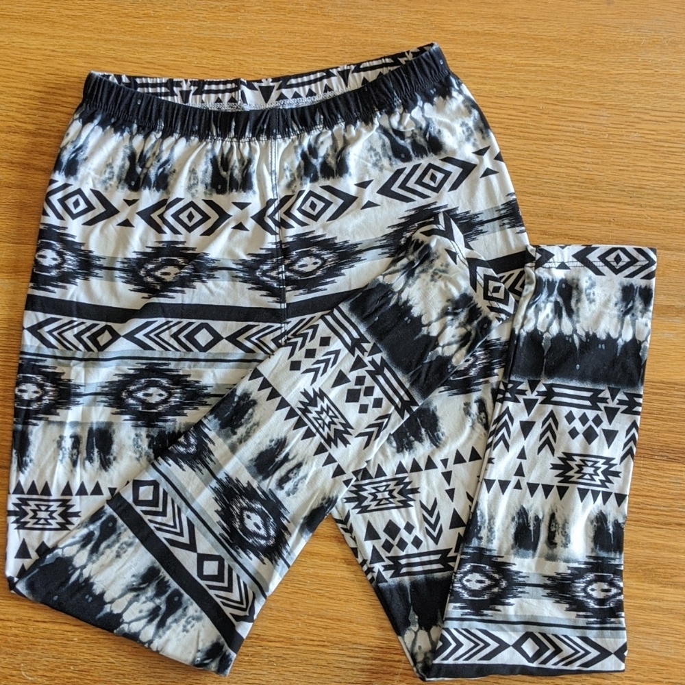 Black & White patterned leggings